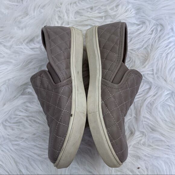 Steve Madden Ecentrcq Quilted Leather Slip-On Sneakers - Picture 6 of 10